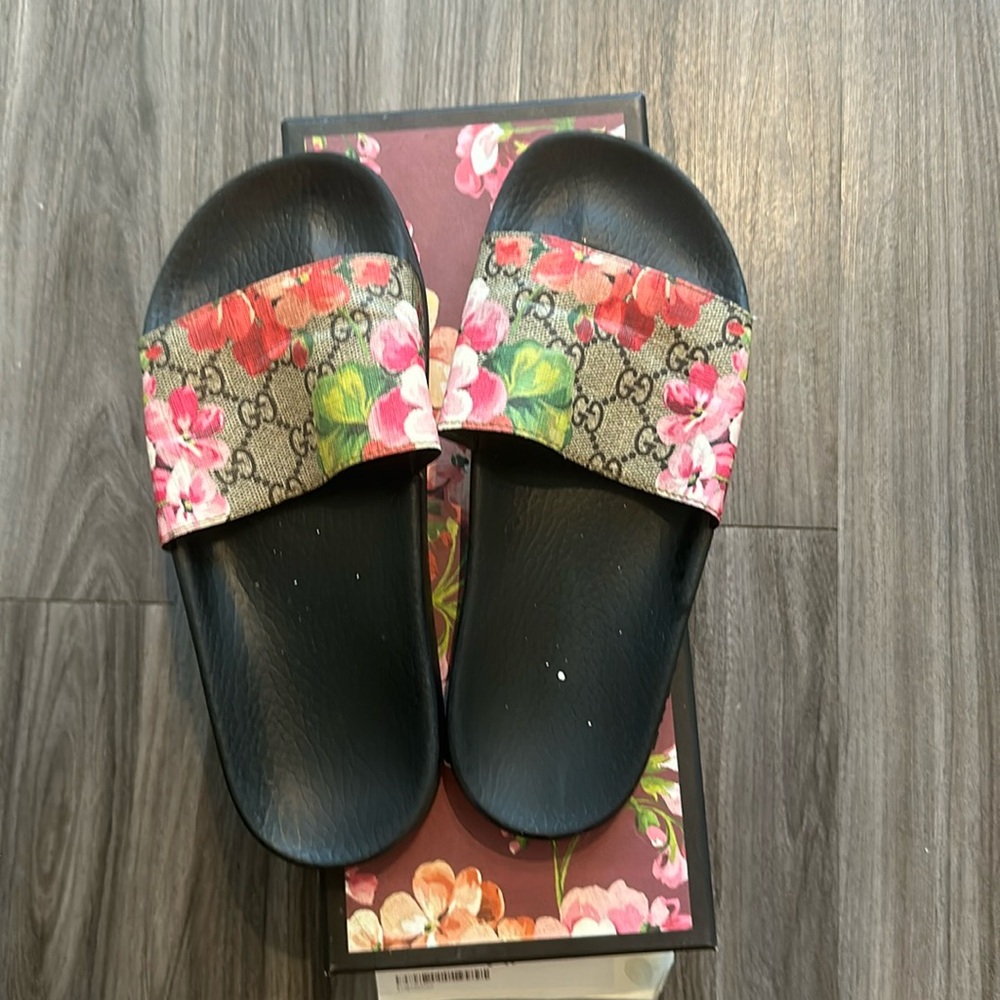 Authentic Gucci Slides. Size 38